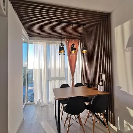 11th Floor Luxury Apartment *